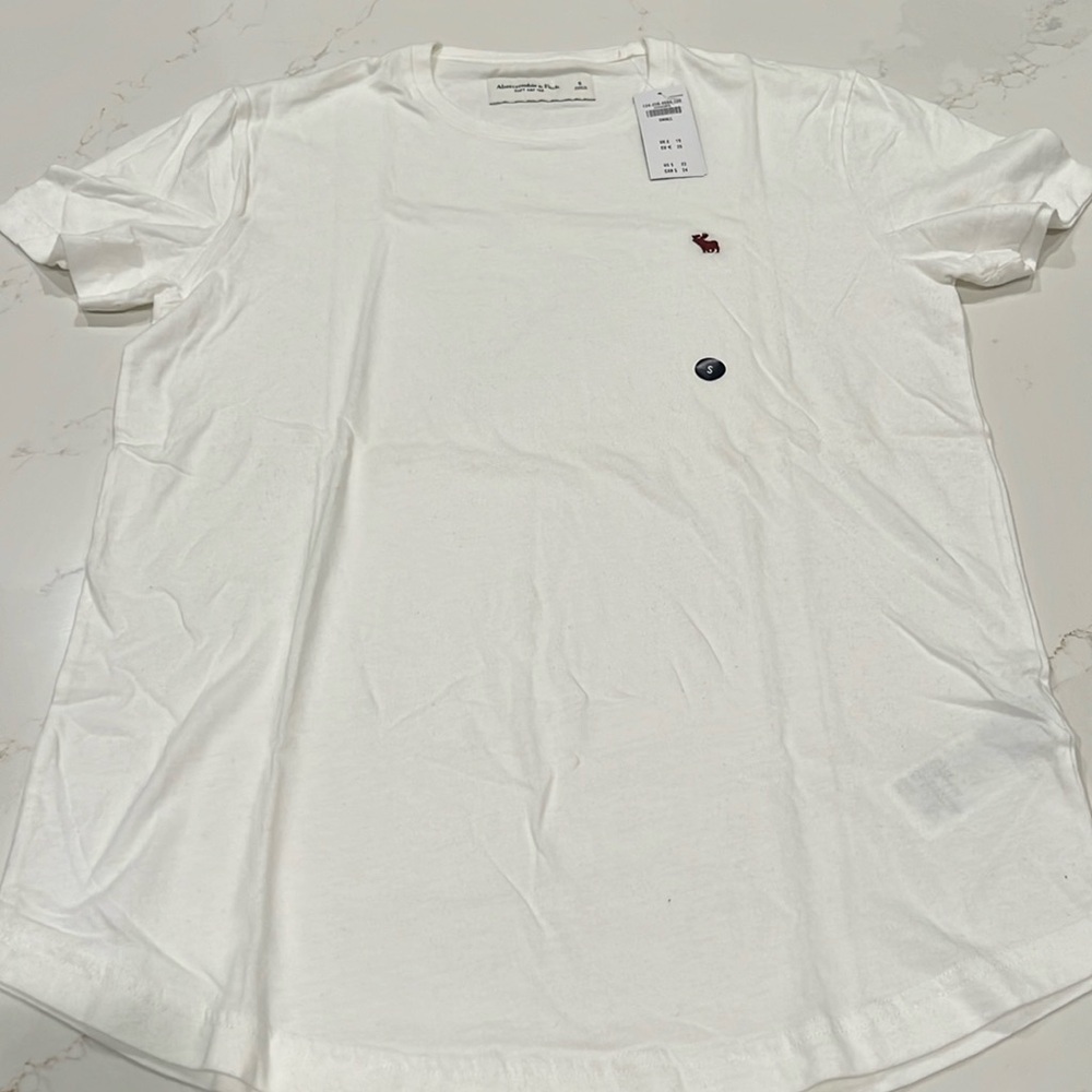 NWT- Abercrombie and Fitch soft tee, men’s size small
